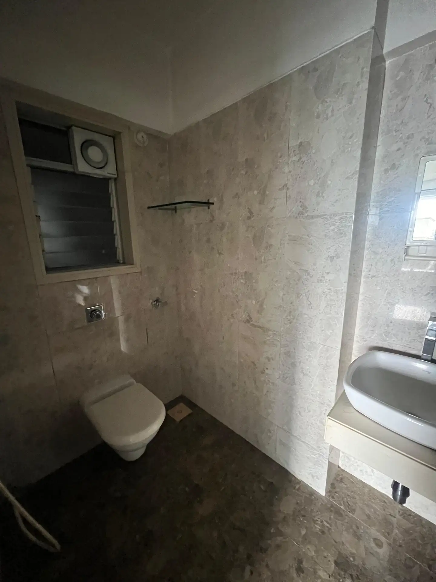 2 BHK Flat for Rent in Romell Umiya grandeur, Malad East